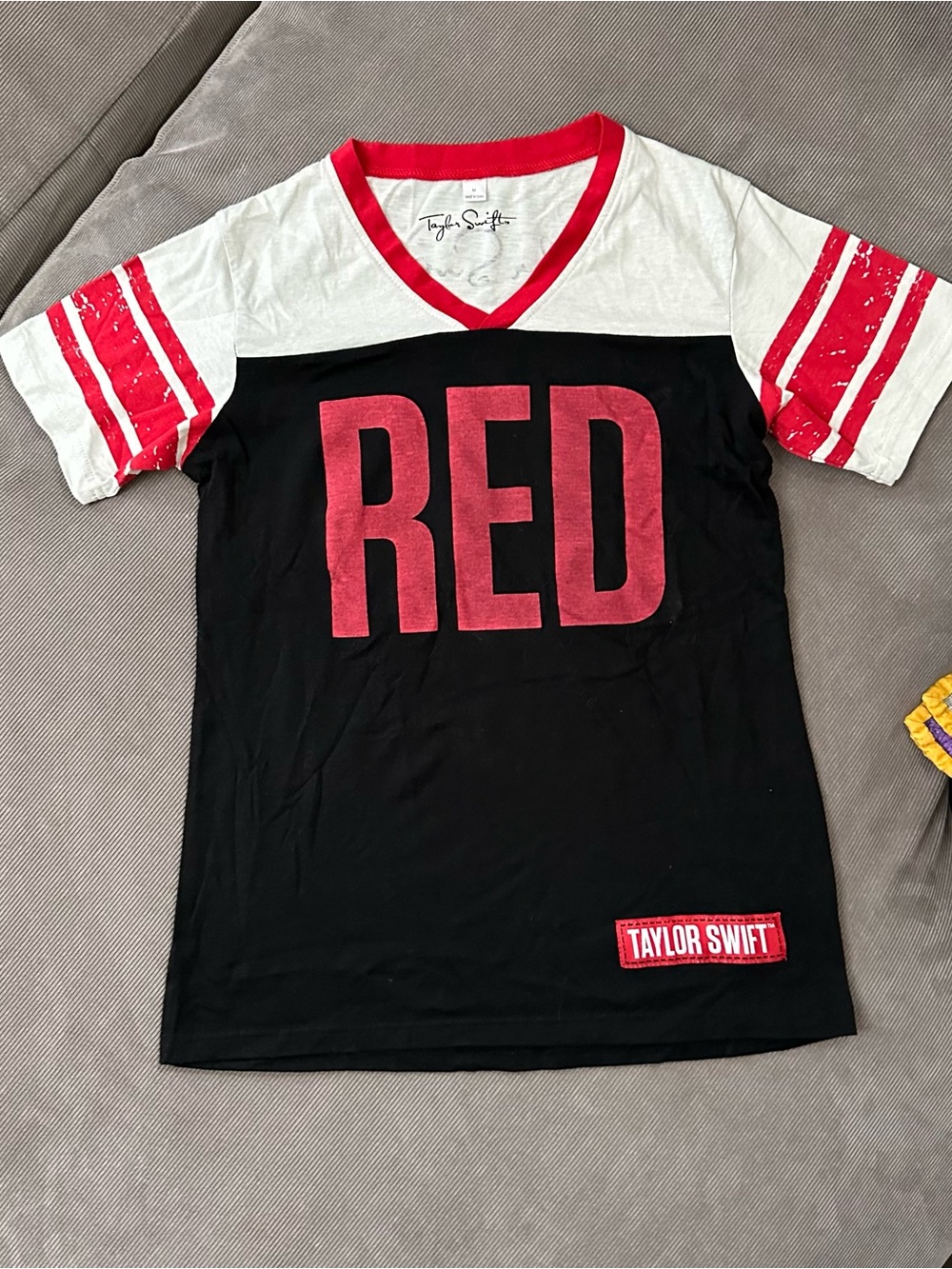 Taylor Swift ‘Red’ album promo shirt size medium - fits small